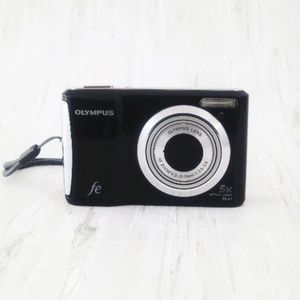 Olympus FE-47 14 MP Digital Camera & Targus Case